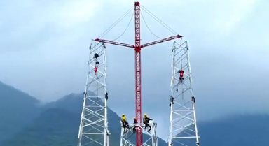 高壓輸電塔怎么搭？看工人空中搭積木